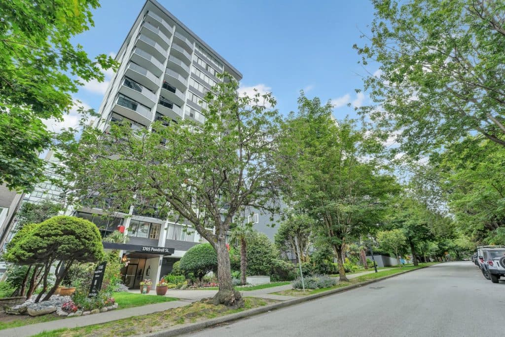 Sundowner Apartments — 1 Bedroom - Photo 1
