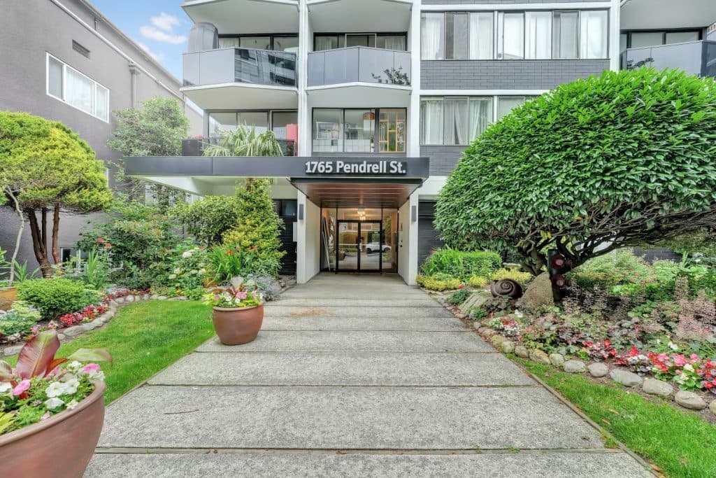 Sundowner Apartments — 1 Bedroom - Photo 3