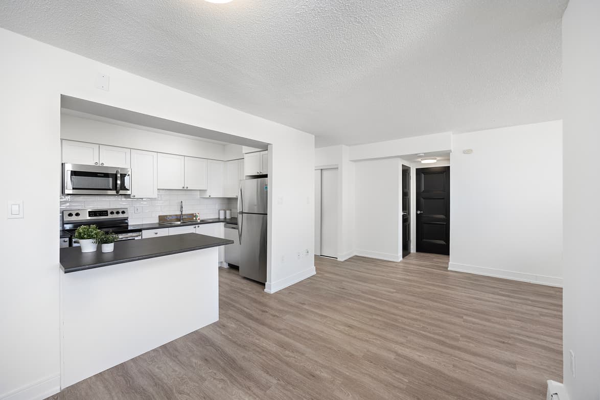Emerald Towers — 1 Bedroom - Photo 11