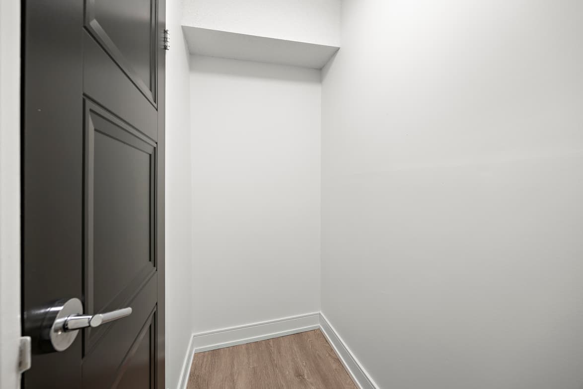 Emerald Towers — 1 Bedroom - Photo 19