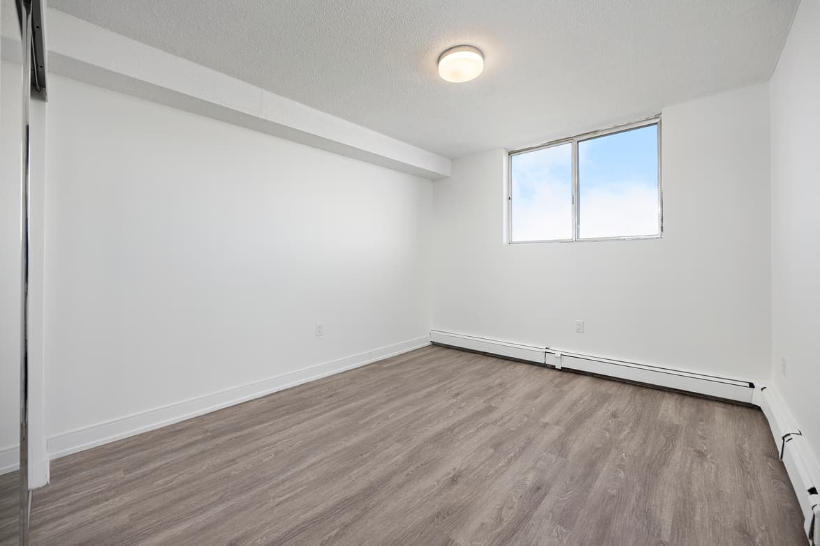 Emerald Towers — 1 Bedroom - Photo 20