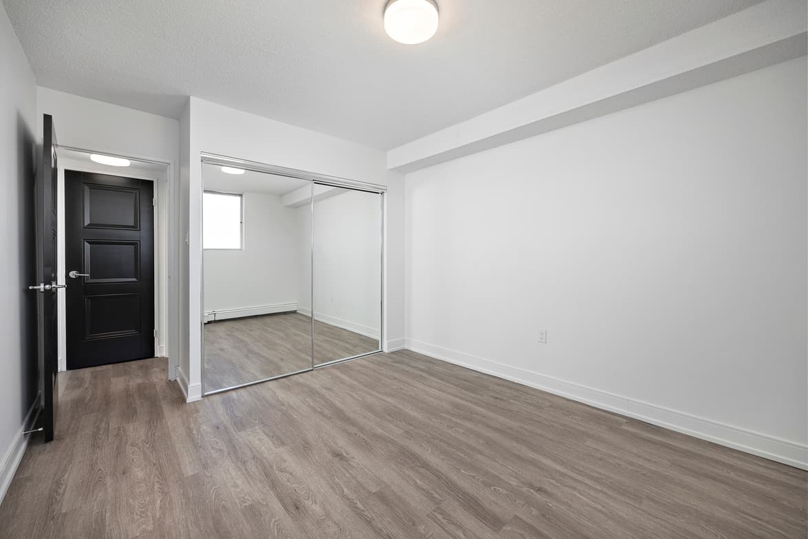 Emerald Towers — 1 Bedroom - Photo 21