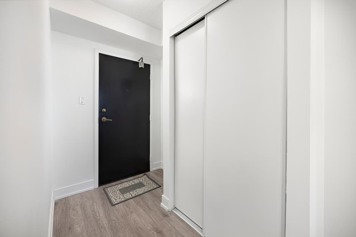 Emerald Towers — 1 Bedroom - Photo 22
