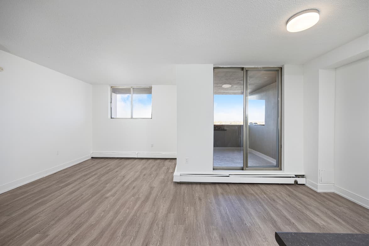 Emerald Towers — 1 Bedroom - Photo 15