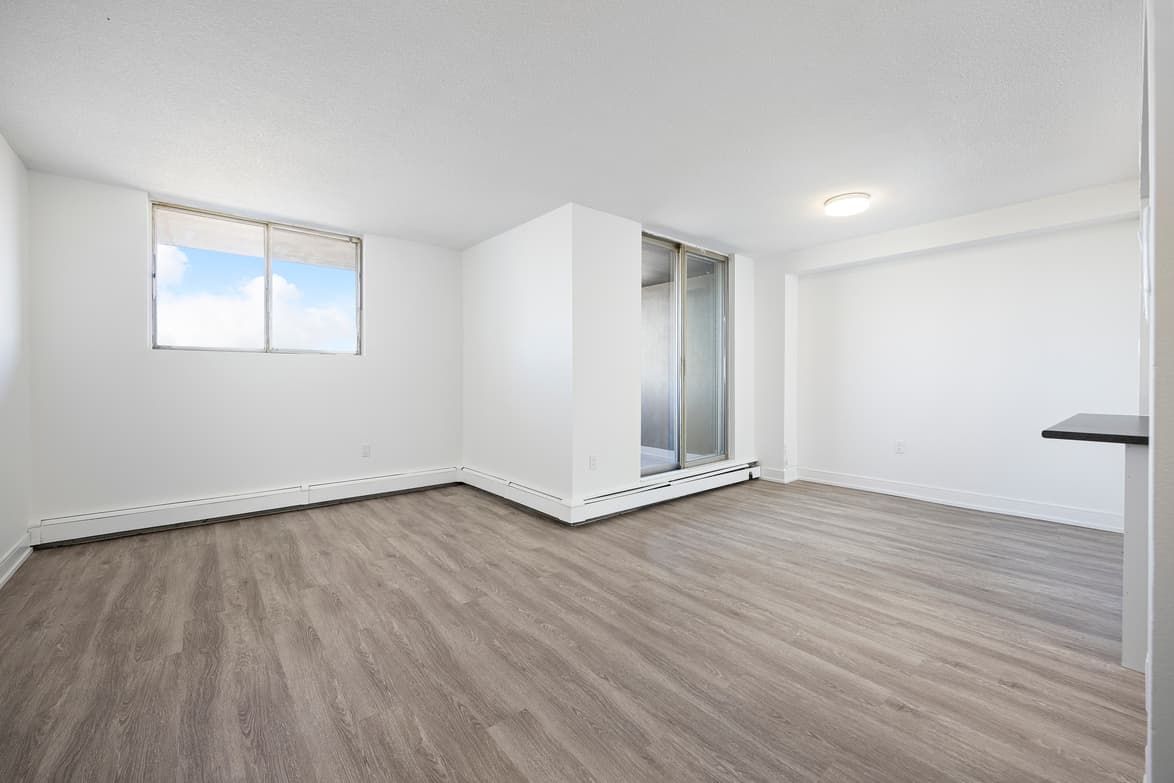 Emerald Towers — 1 Bedroom - Photo 16