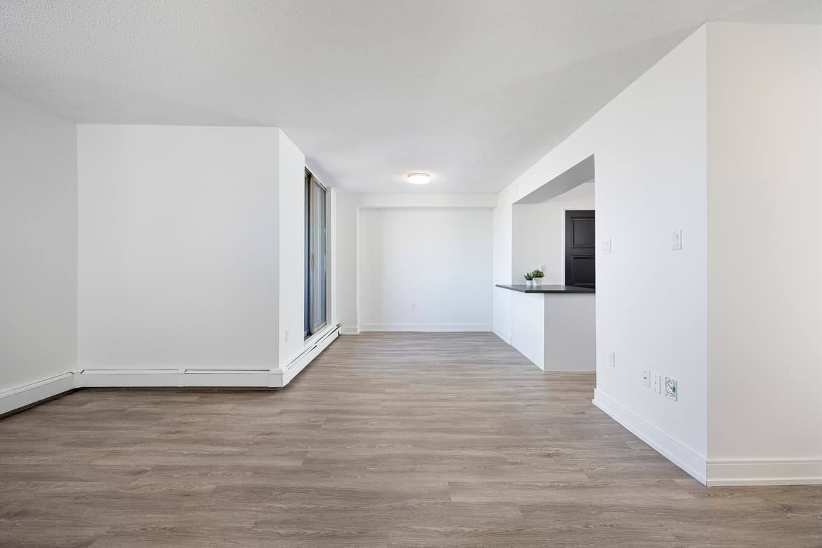 Emerald Towers — 1 Bedroom - Photo 17