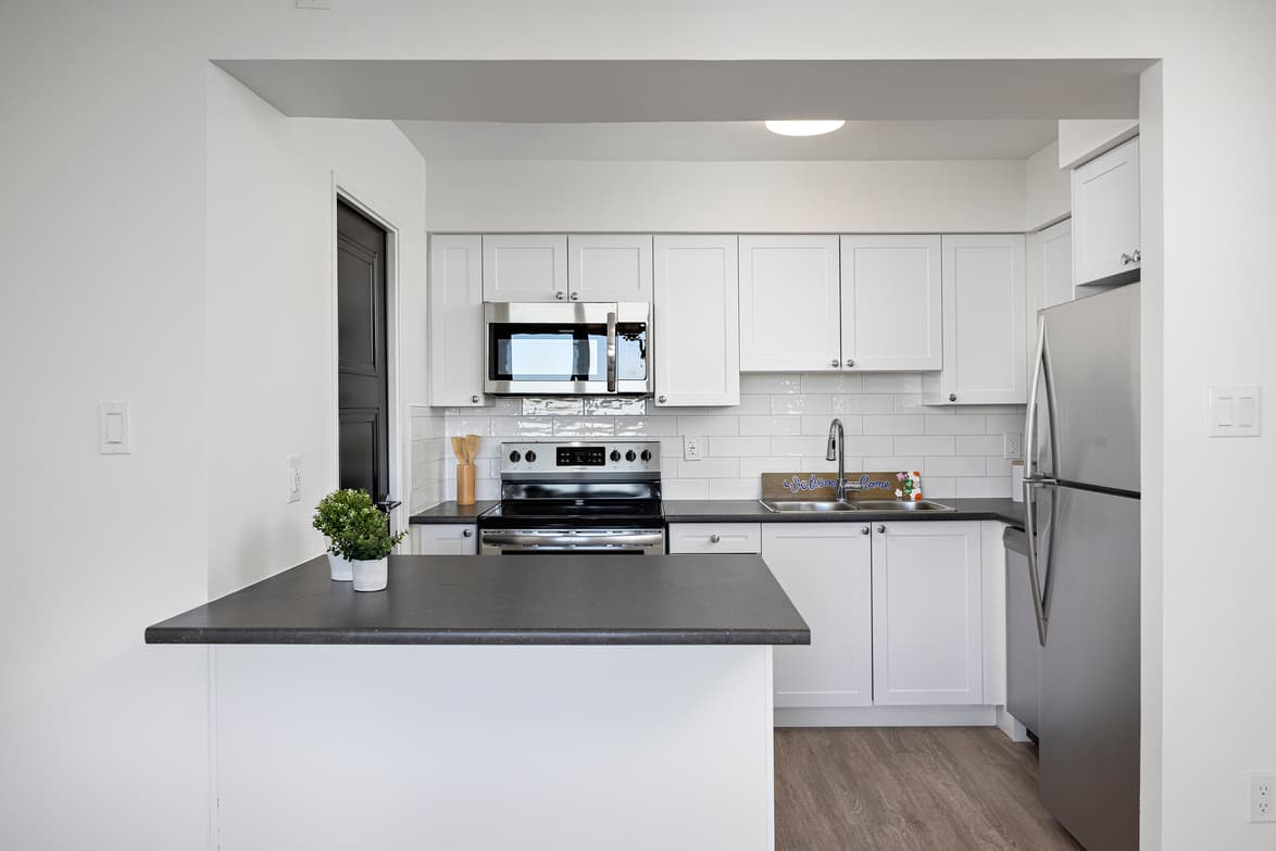 Emerald Towers — 1 Bedroom - Photo 10