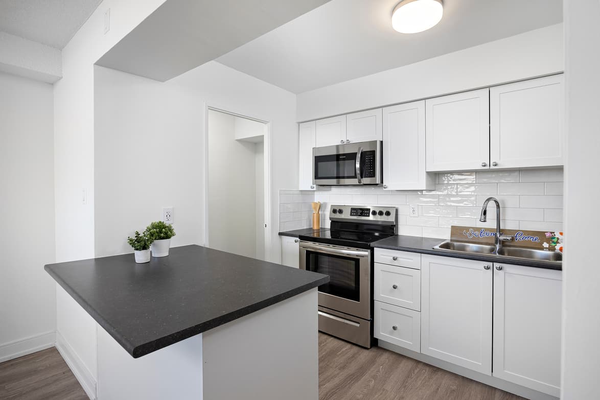 Emerald Towers — 1 Bedroom - Photo 12