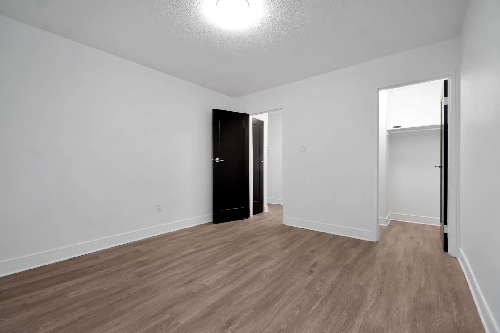 Renaissance On Shaw — Bachelor - Photo 20