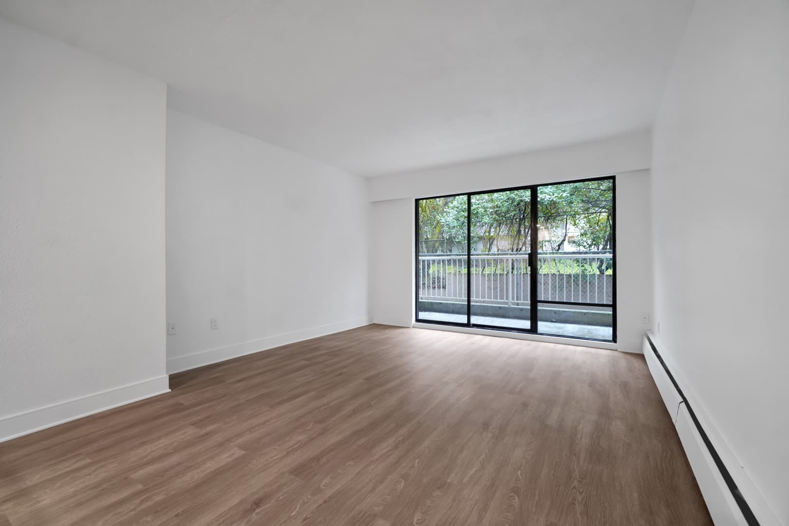 Renaissance On Shaw — Bachelor - Photo 21
