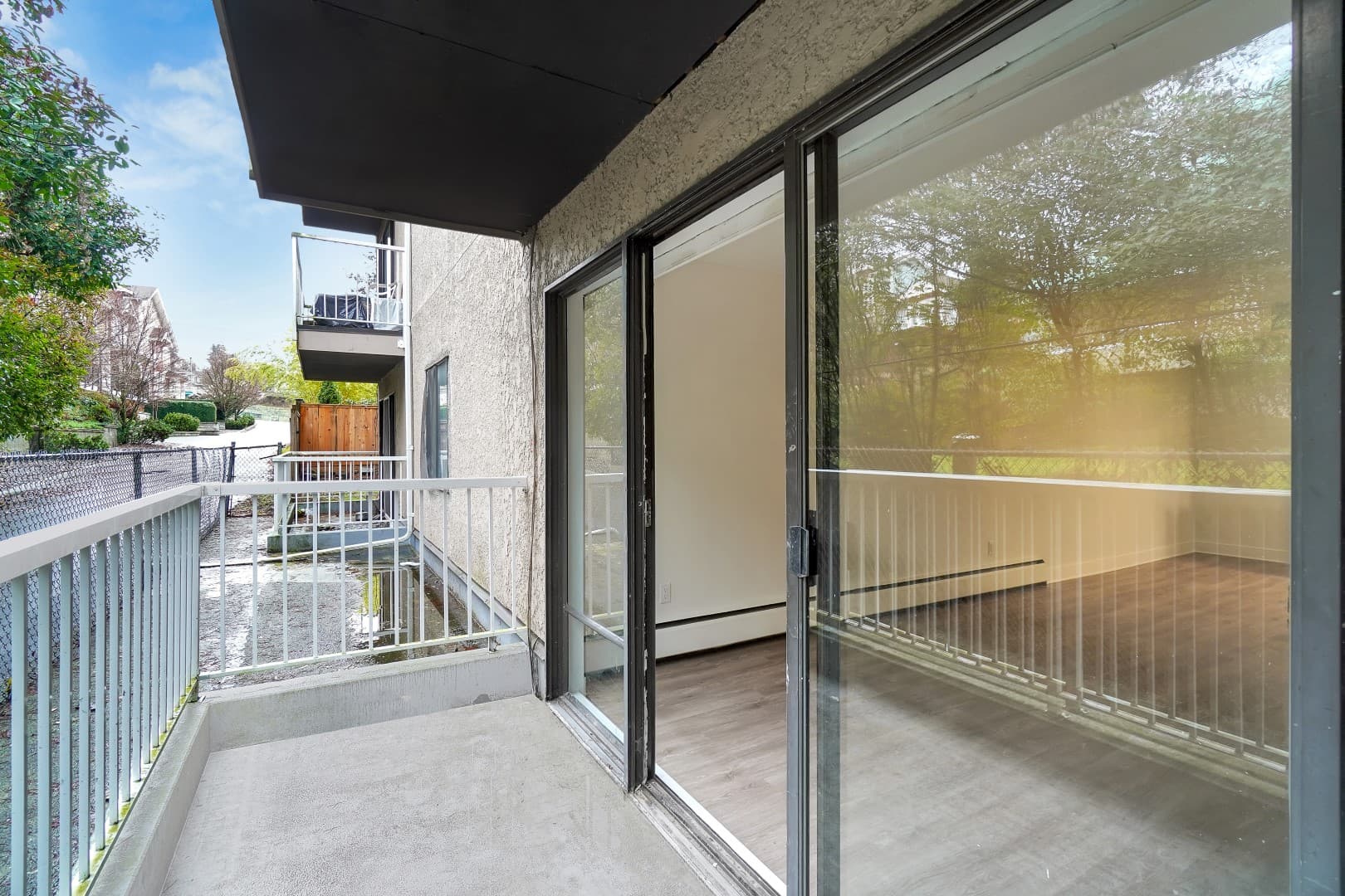 Renaissance On Shaw — Bachelor - Photo 23