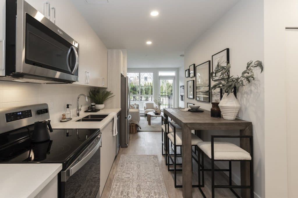 The CoMo Apartments — Bachelor - Photo 10