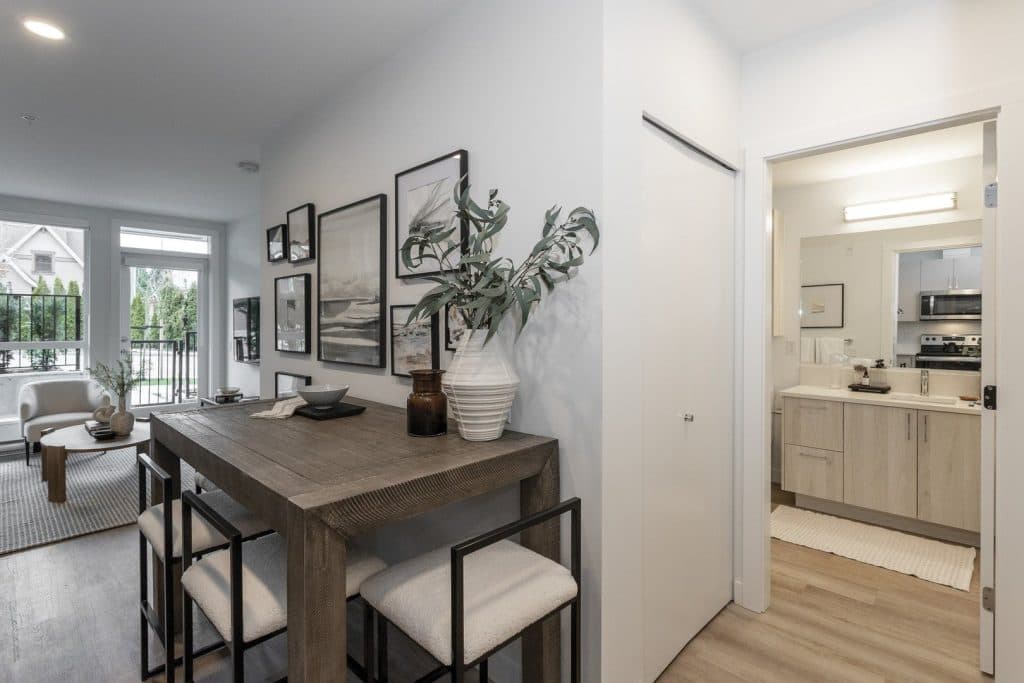 The CoMo Apartments — Bachelor - Photo 11