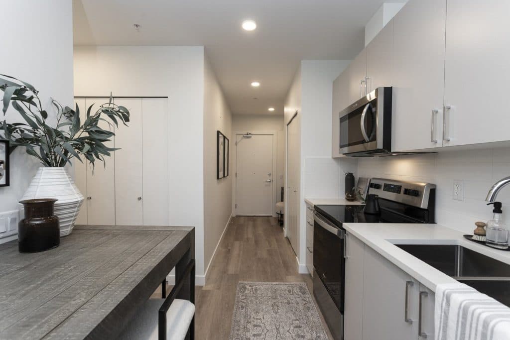 The CoMo Apartments — Bachelor - Photo 13