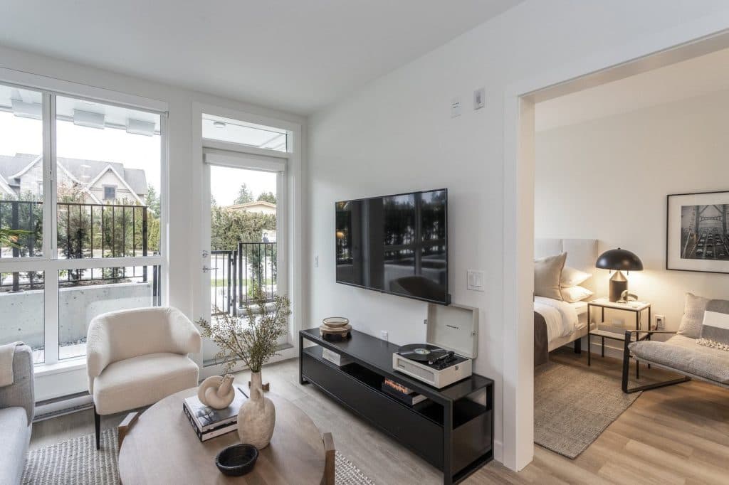 The CoMo Apartments — Bachelor - Photo 14