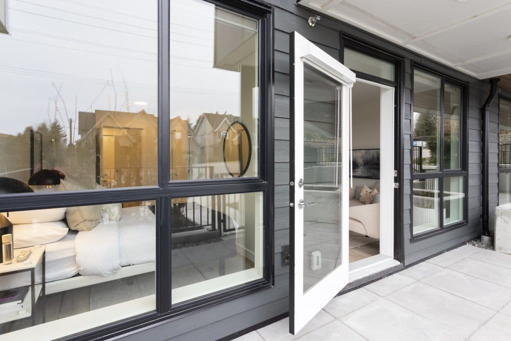 The CoMo Apartments — Bachelor - Photo 15
