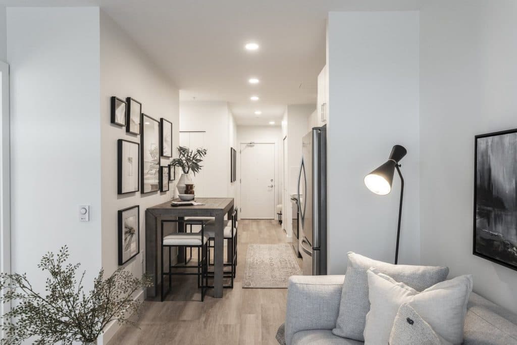 The CoMo Apartments — Bachelor - Photo 2