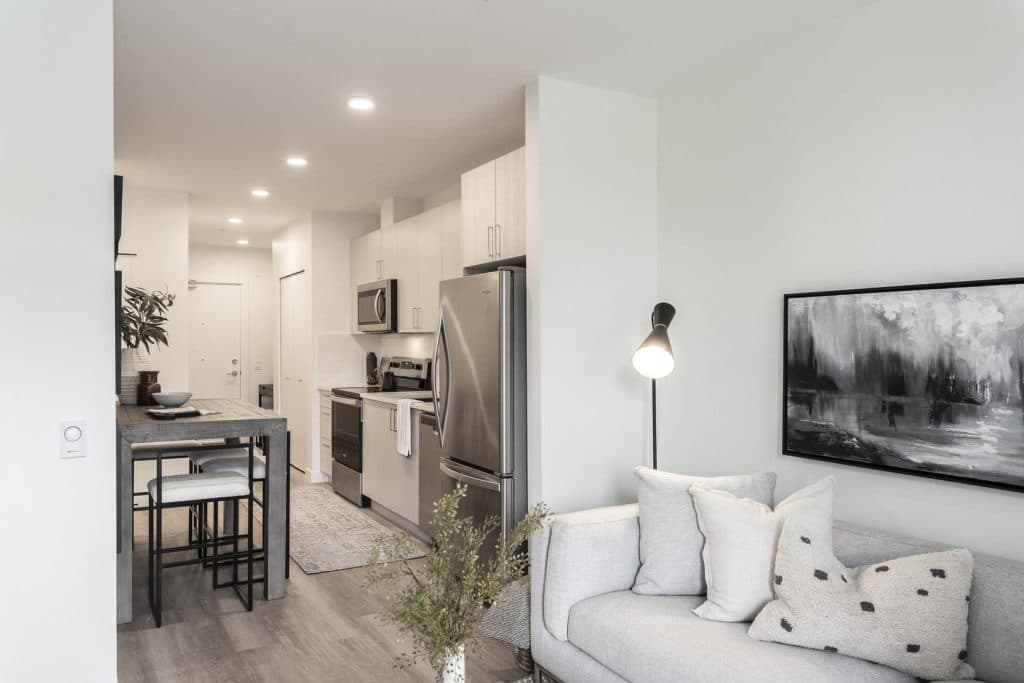 The CoMo Apartments — Bachelor - Photo 3