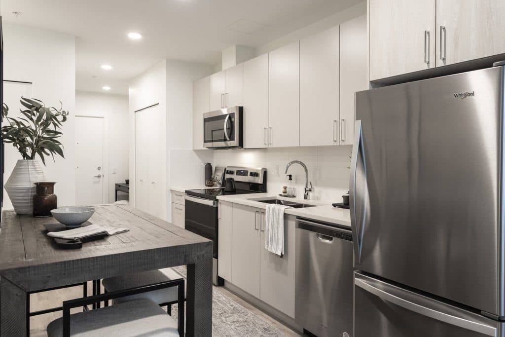 The CoMo Apartments — Bachelor - Photo 4