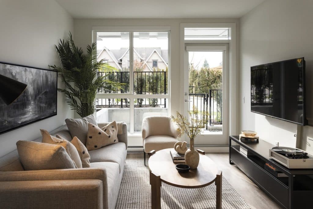 The CoMo Apartments — Bachelor - Photo 5