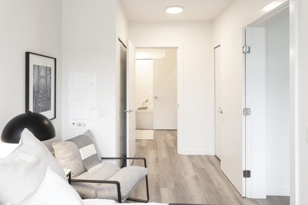 The CoMo Apartments — Bachelor - Photo 6