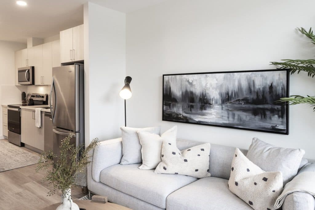 The CoMo Apartments — Bachelor - Photo 7