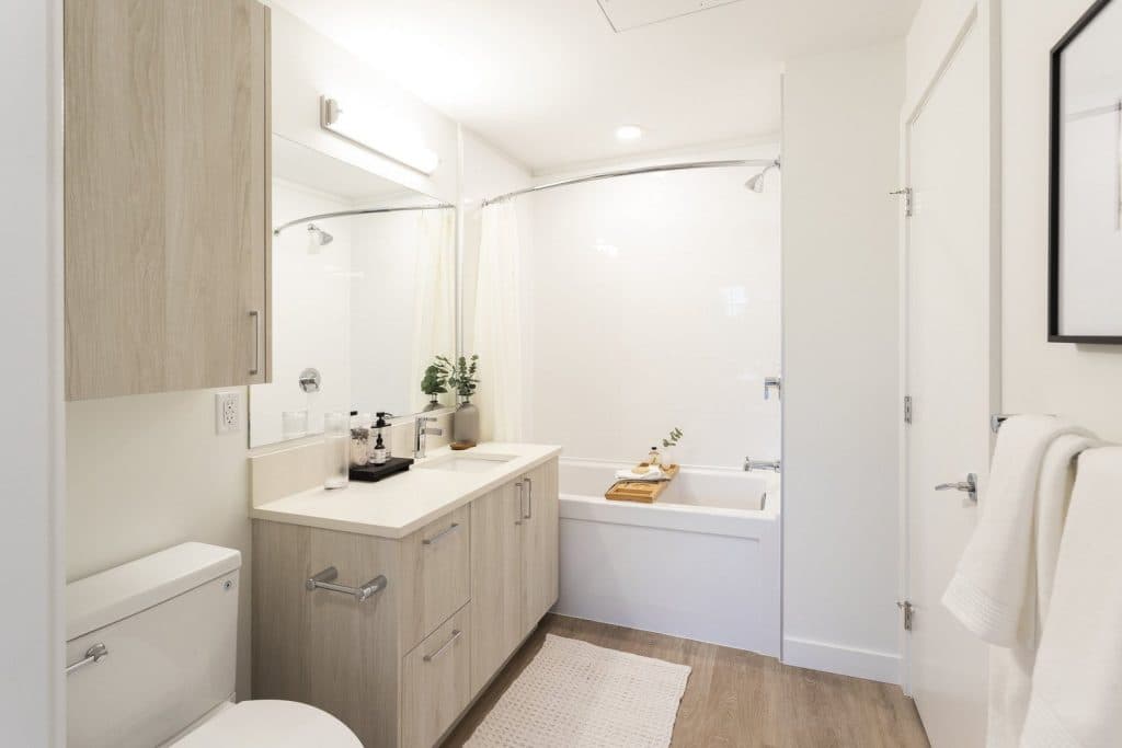 The CoMo Apartments — Bachelor - Photo 8