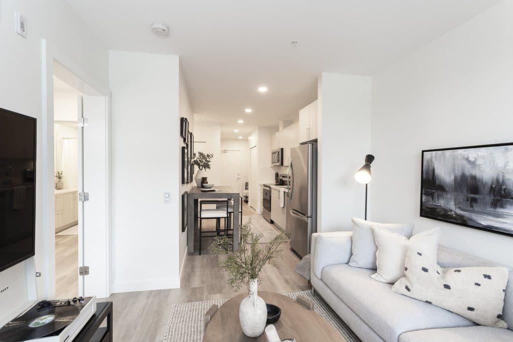 The CoMo Apartments — Bachelor - Photo 9