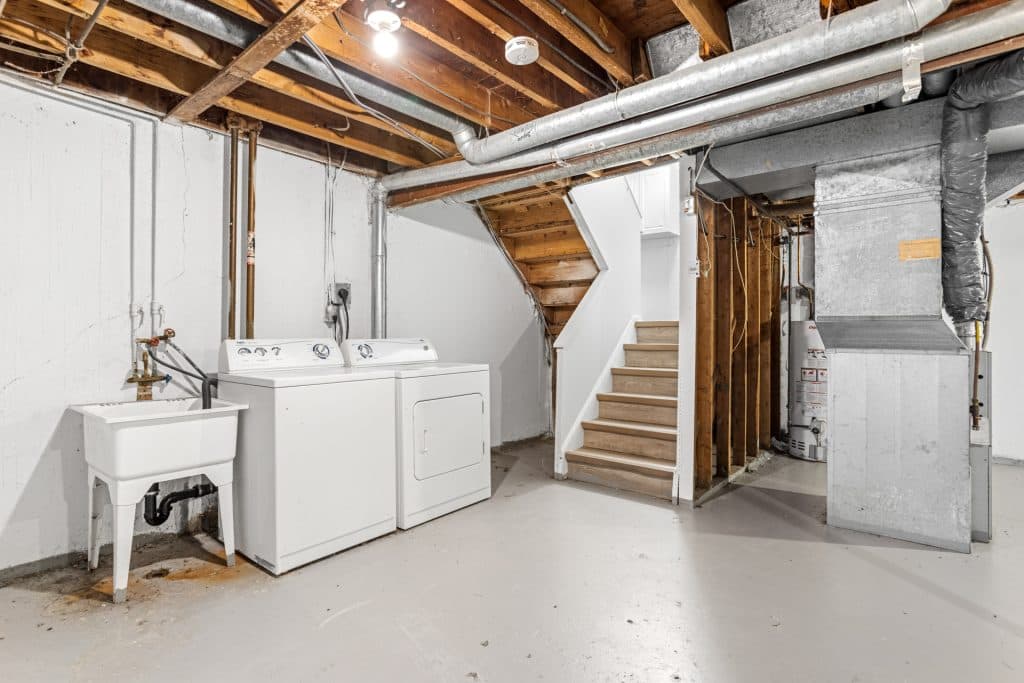 Beaverbrook Lane — 2 Bedrooms - Photo 16