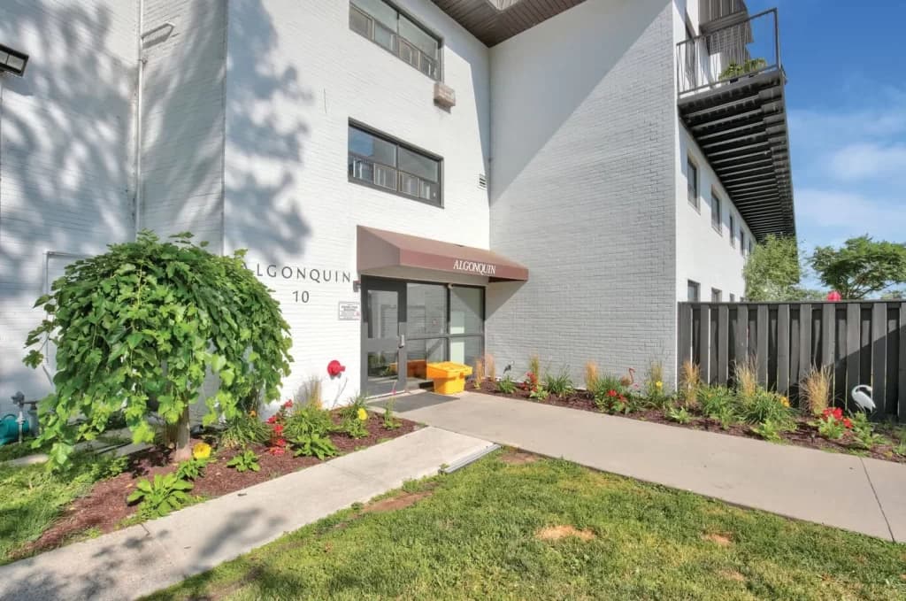 Algonquin Apartments — 2 Bedrooms - Photo 3