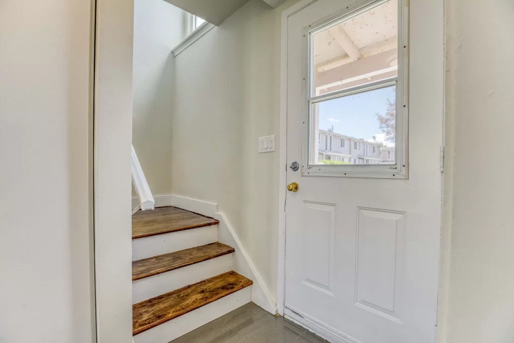 321-347 Yonge Street Apartments — 3 Bedrooms - Photo 2