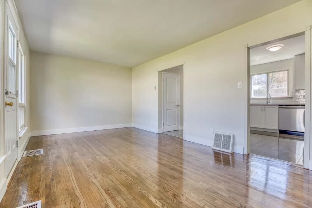 321-347 Yonge Street Apartments — 3 Bedrooms - Photo 5