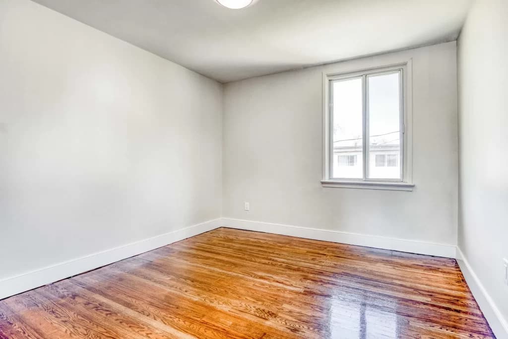 321-347 Yonge Street Apartments — 3 Bedrooms - Photo 4