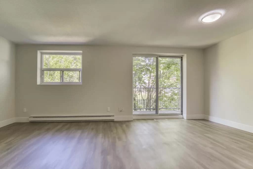 Laurentian — 3 Bedrooms - Photo 8