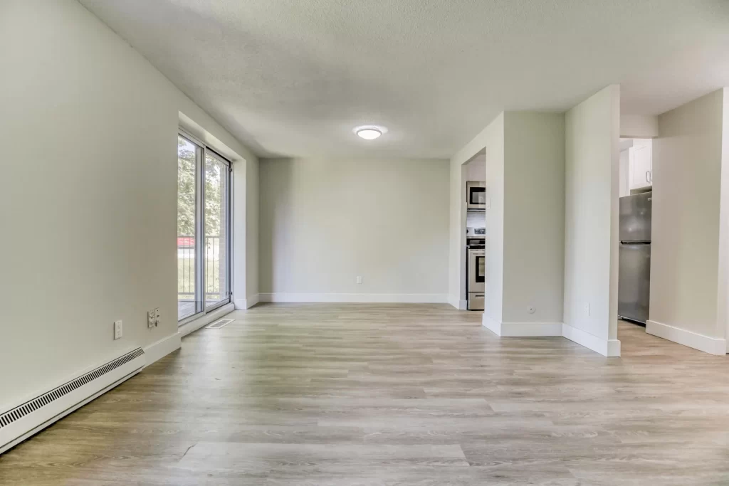 Laurentian — 3 Bedrooms - Photo 10