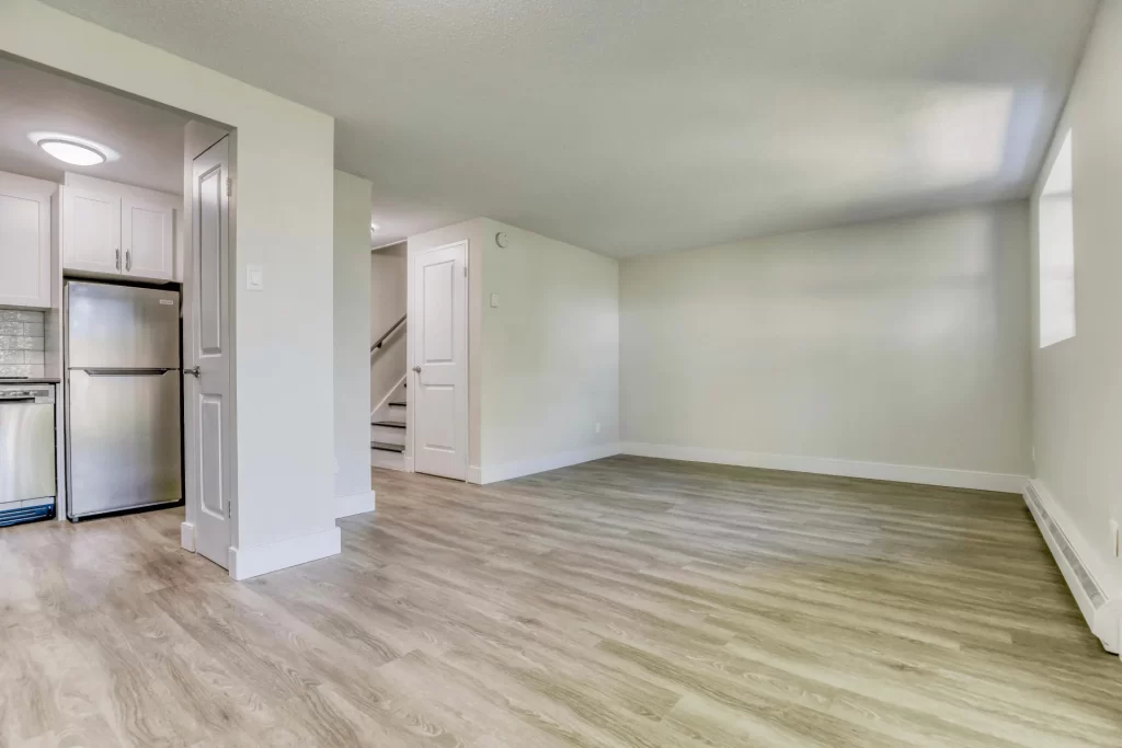Laurentian — 3 Bedrooms - Photo 11