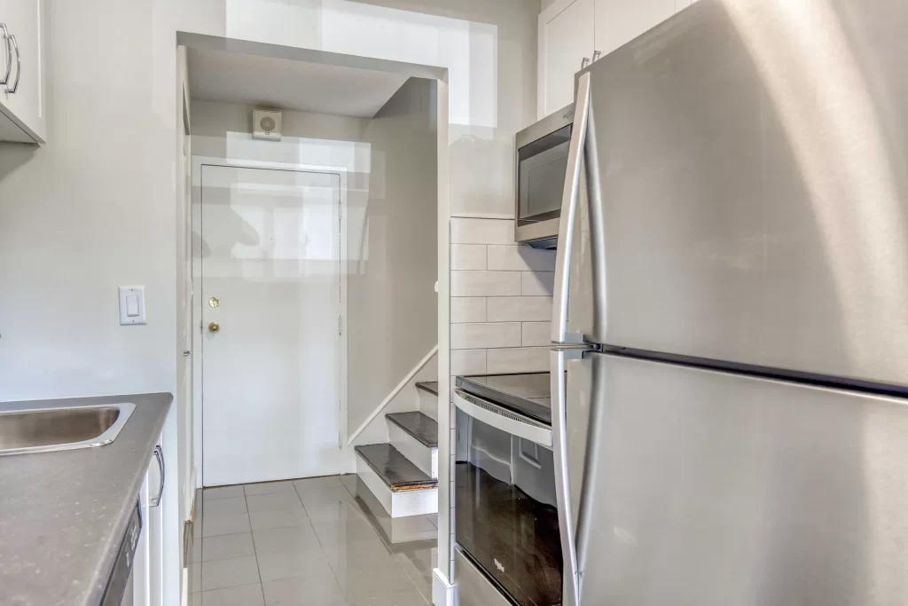 Algonquin Apartments — 2 Bedrooms - Photo 4
