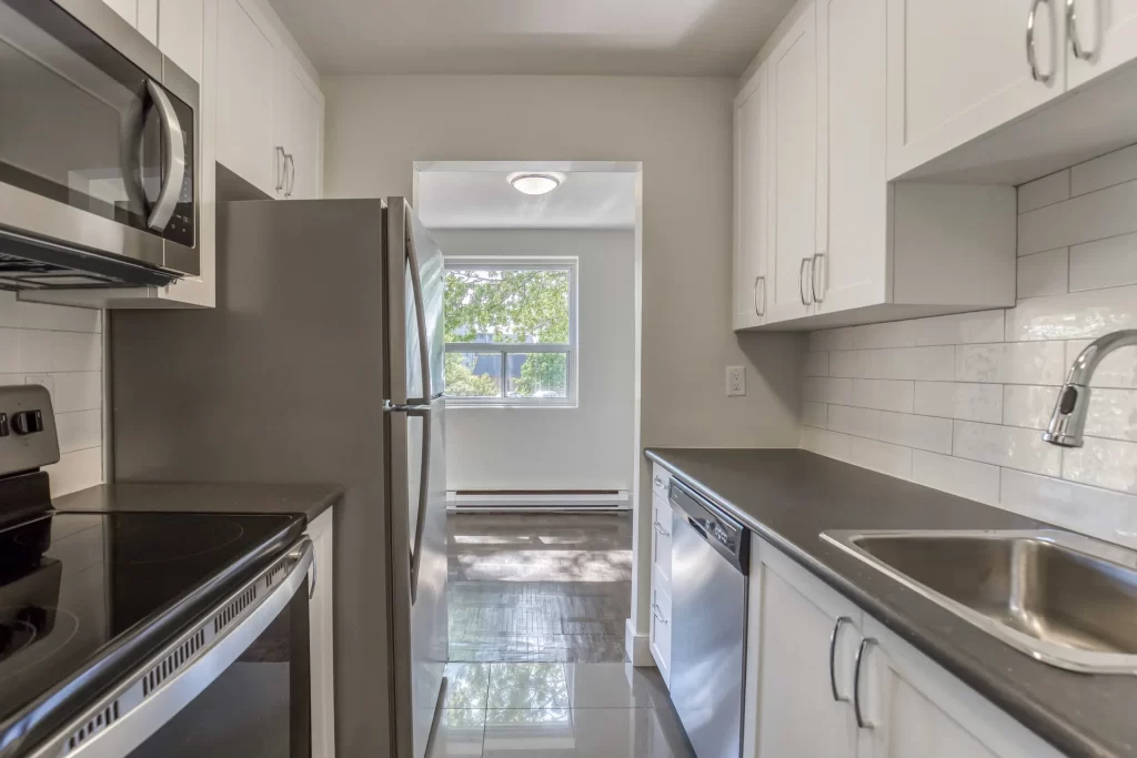 Algonquin Apartments — 2 Bedrooms - Photo 2