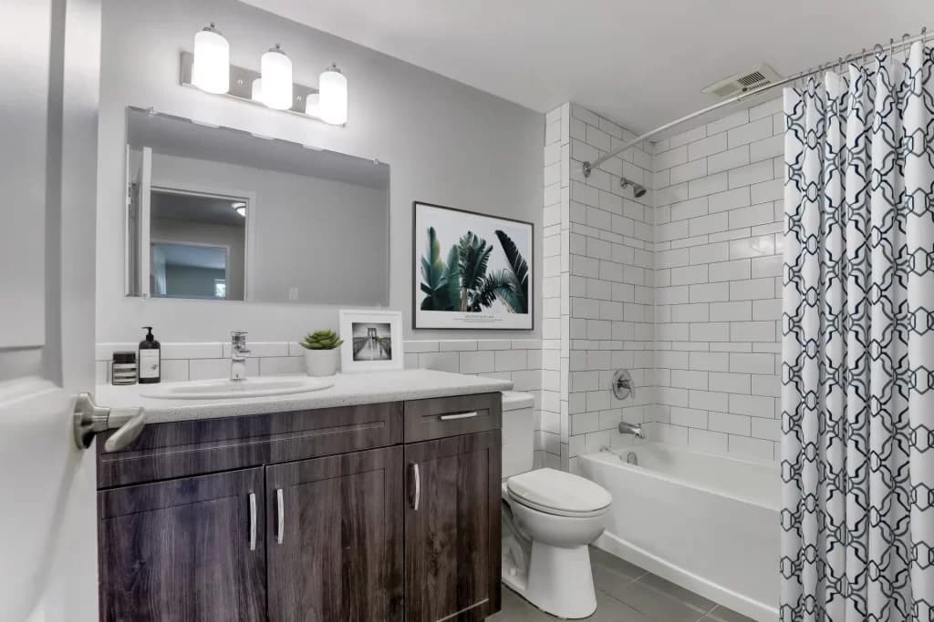 Laurentian — 3 Bedrooms - Photo 7