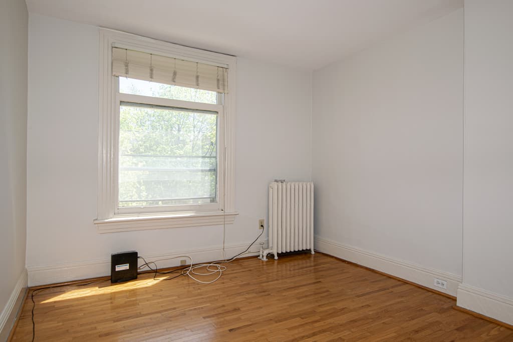 Student Housing — Room - Photo 10