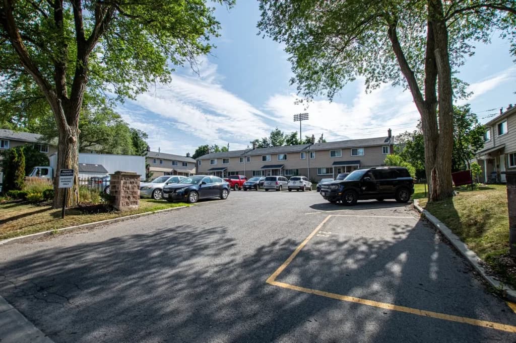 321-347 Yonge Street Apartments — 3 Bedrooms - Photo 11