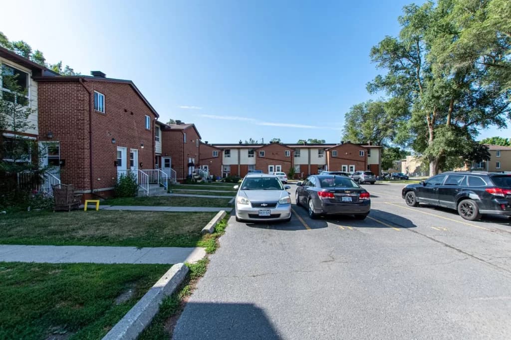371 Yonge Kingston Apartments — 2 Bedroom Large - Photo 8