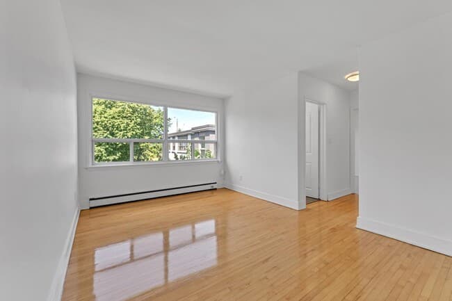 389-401 Yonge Street Apartments — 2 Bedrooms - Photo 5