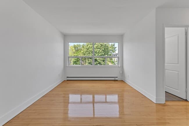 389-401 Yonge Street Apartments — 2 Bedrooms - Photo 6