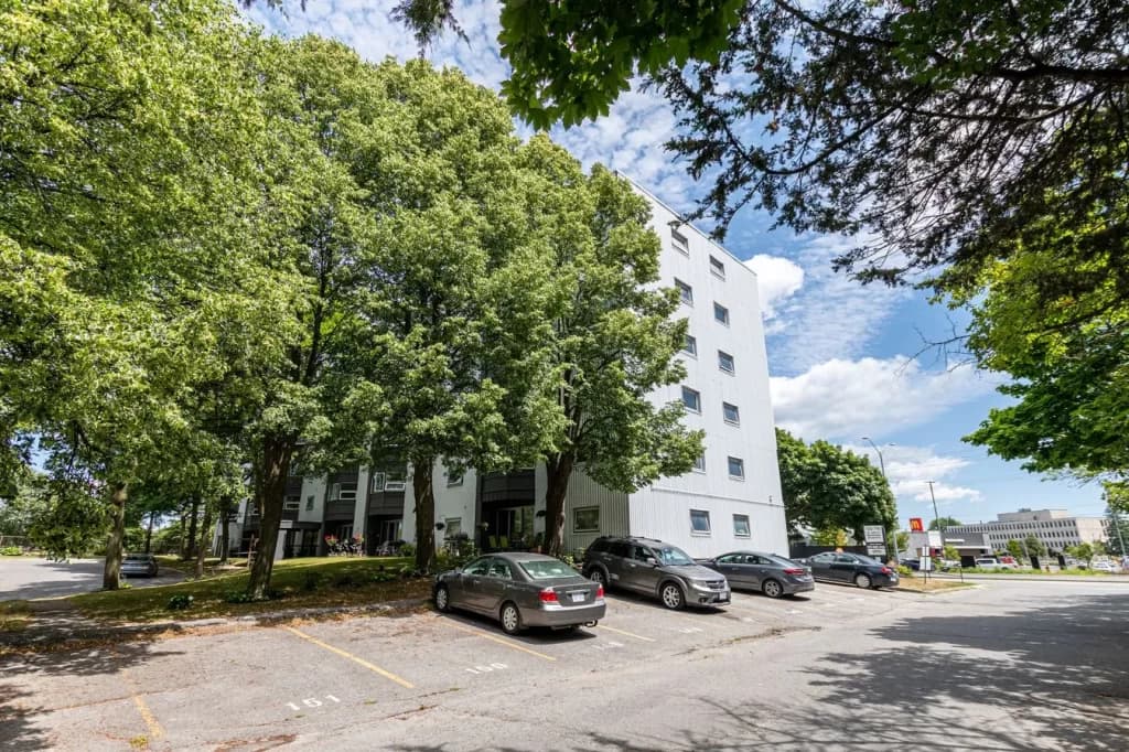 Village Green I & II Apartments — 1 Bedroom - Photo 19
