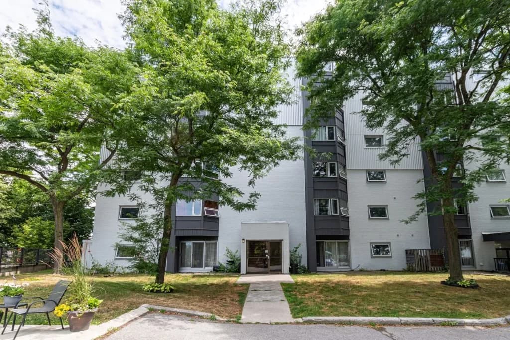 Village Green I & II Apartments — 1 Bedroom - Photo 4