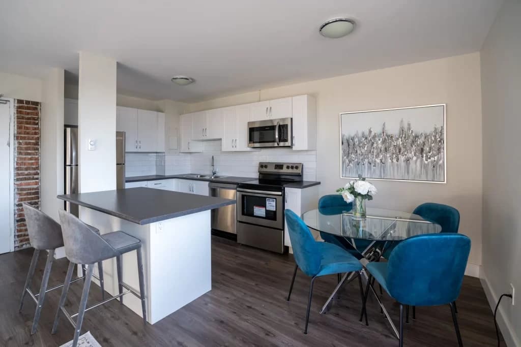 Village Green I & II Apartments — 1 Bedroom - Photo 2