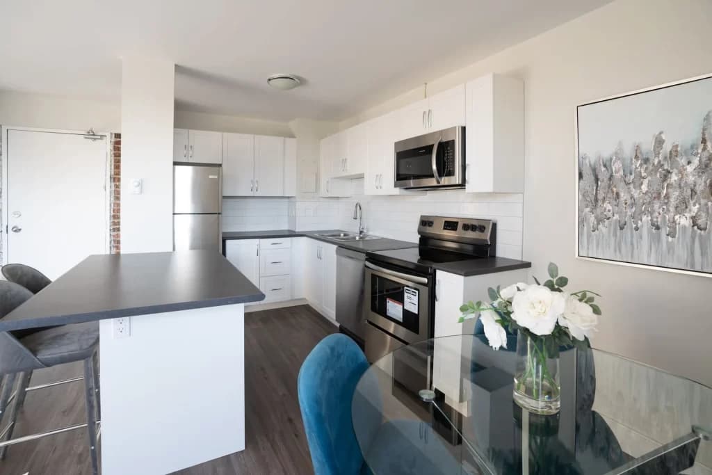 Village Green I & II Apartments — 1 Bedroom - Photo 5