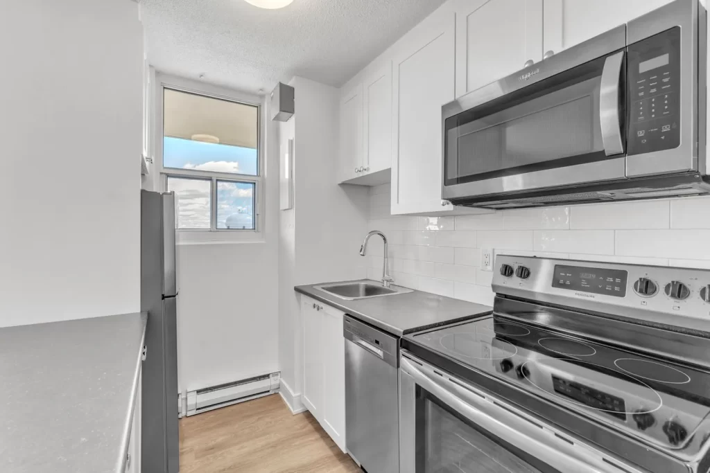 Park Regency Apartments — Studio (Bachelor) - Photo 3
