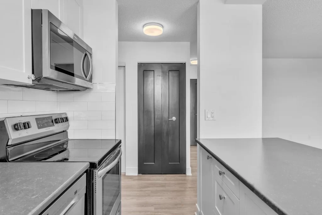 Park Regency Apartments — Studio (Bachelor) - Photo 5